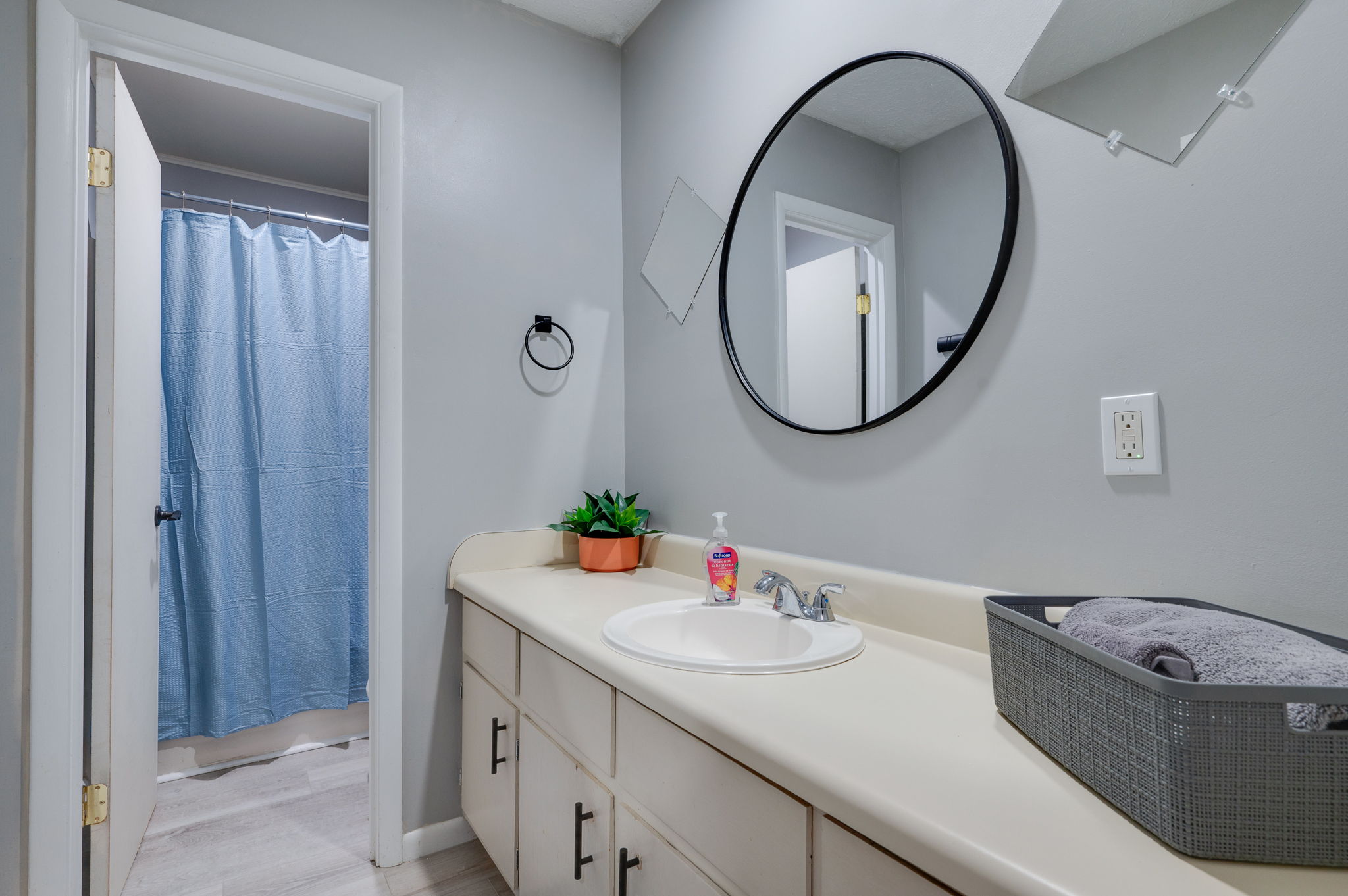 Contemporary bathroom with large mirror and neutral decor