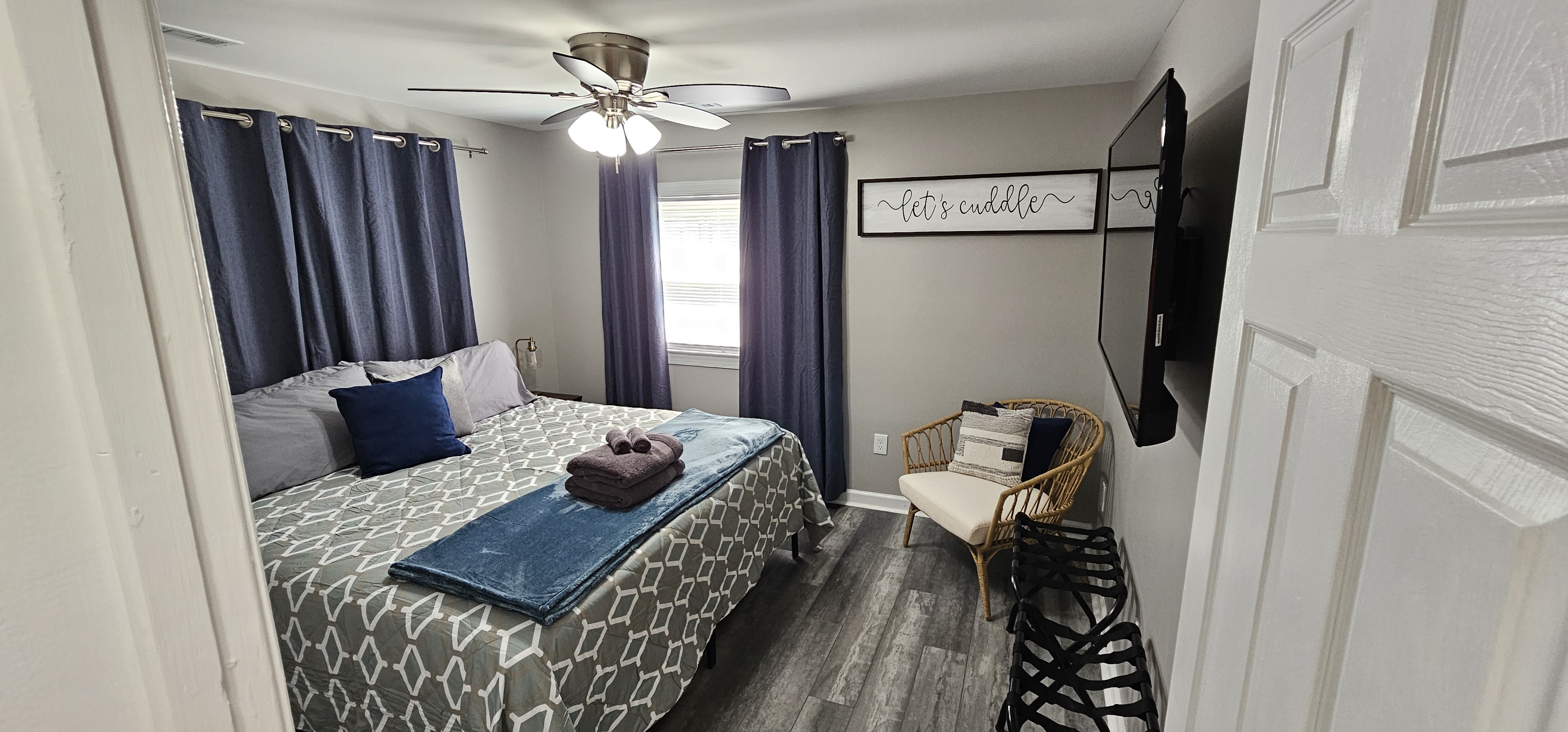 Cozy bedroom featuring a stylish bed, soft blankets, and modern decor