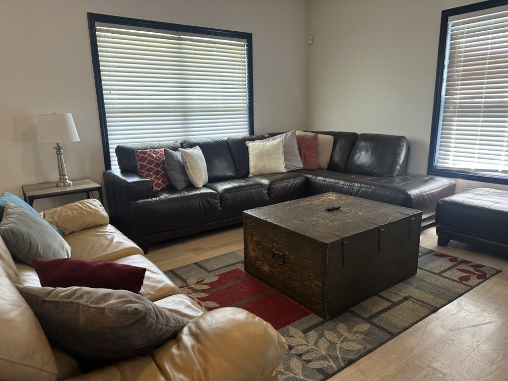 1 Mile from Capitol. Backyard w/Firepit - 8 Beds!